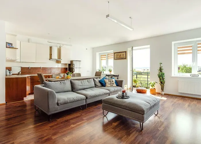 #Stayhere - Spacious & Bright 1Bdr Apartment Shopping District