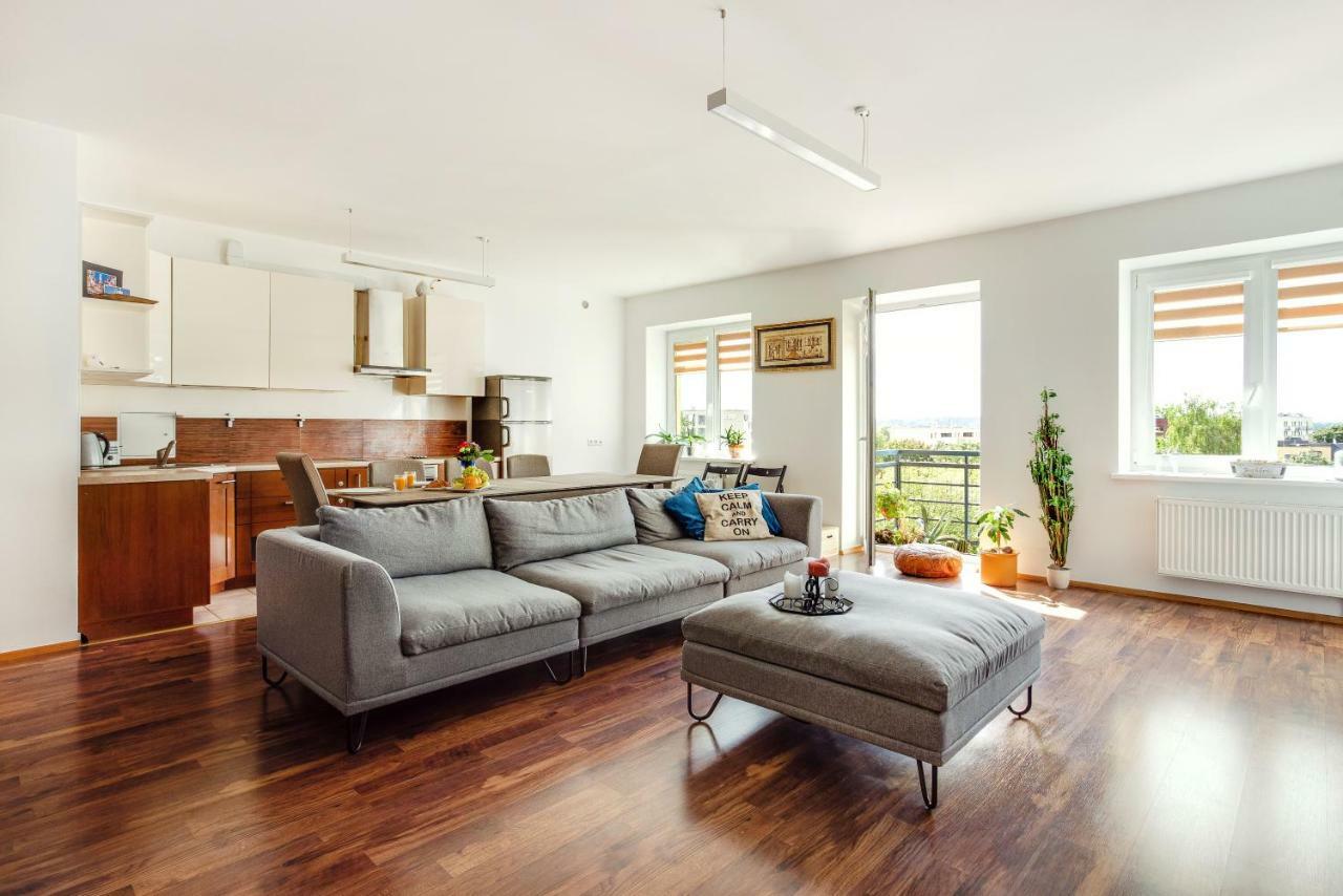 #stayhere - Spacious & Bright 1bdr Shopping District * VNO