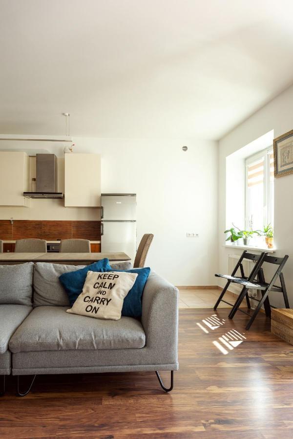 #stayhere - Spacious & Bright 1bdr Shopping District *